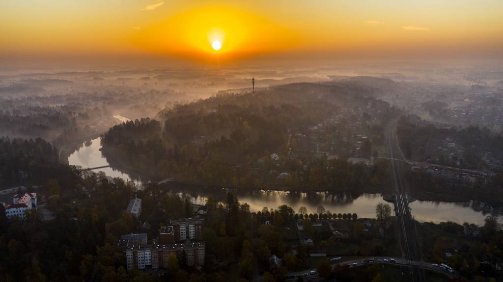 Paliec mājās un skaties aizraujošus ceļojumu raidījumus!